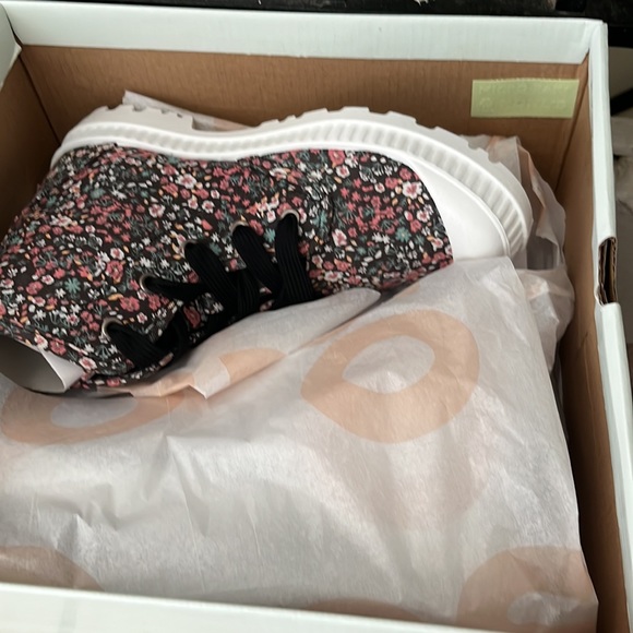 SO® Dragonfruit Women's Ankle Boots
by SO - Picture 6 of 7